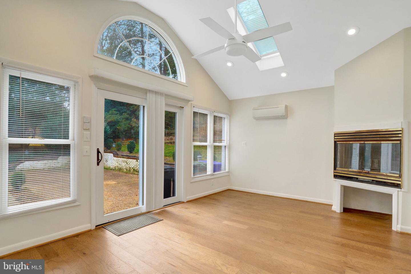 3716 N VERNON ST, ARLINGTON, Virginia 22207, 6 Bedrooms Bedrooms, 12 Rooms Rooms,3 BathroomsBathrooms,Residential,For sale,3716 N VERNON ST,VAAR2067612 MLS # VAAR2067612