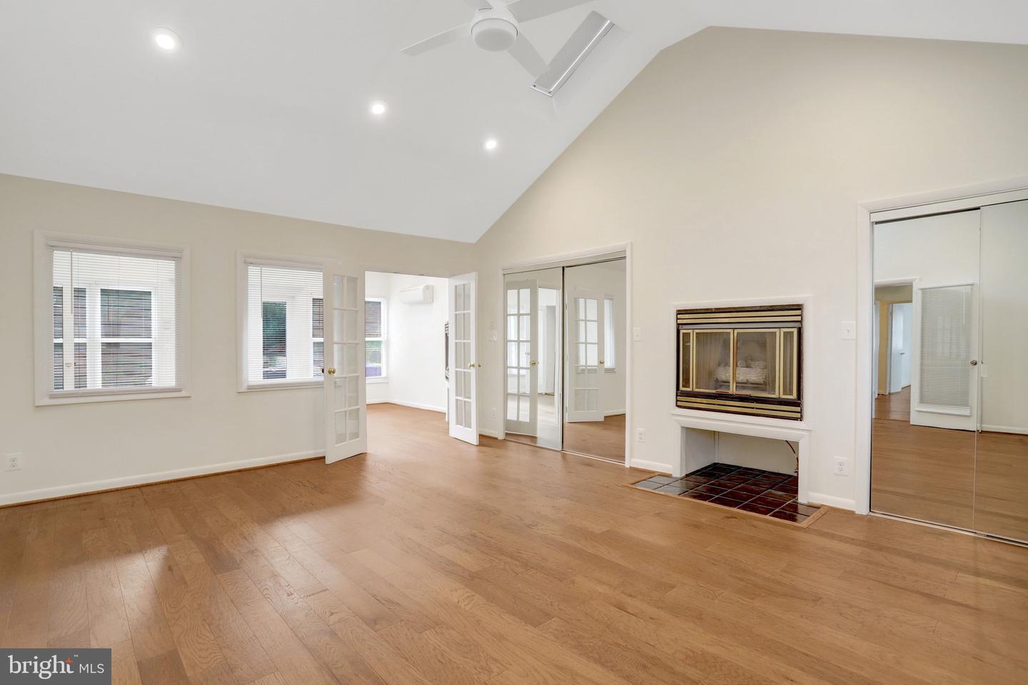 3716 N VERNON ST, ARLINGTON, Virginia 22207, 6 Bedrooms Bedrooms, 12 Rooms Rooms,3 BathroomsBathrooms,Residential,For sale,3716 N VERNON ST,VAAR2067612 MLS # VAAR2067612