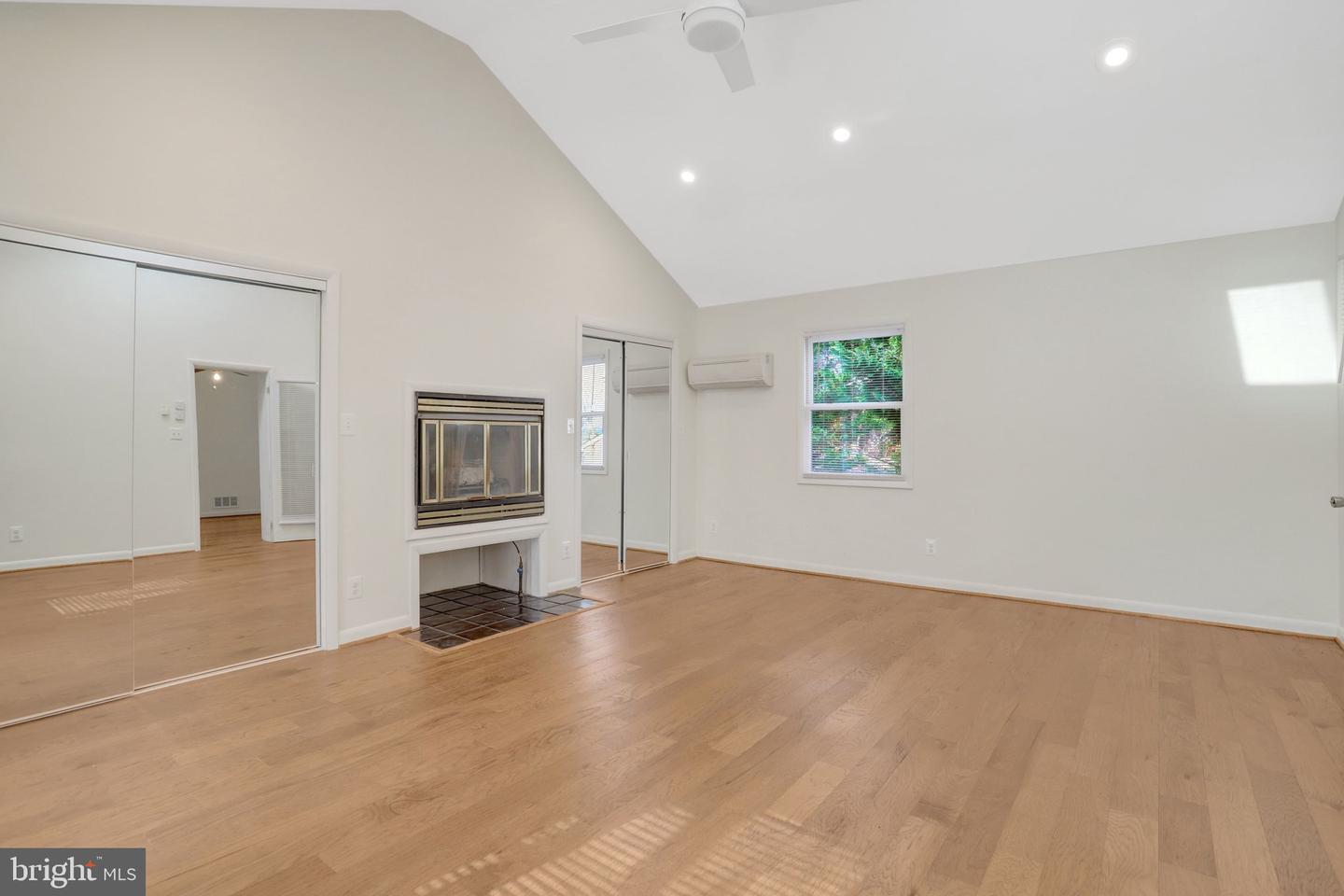 3716 N VERNON ST, ARLINGTON, Virginia 22207, 6 Bedrooms Bedrooms, 12 Rooms Rooms,3 BathroomsBathrooms,Residential,For sale,3716 N VERNON ST,VAAR2067612 MLS # VAAR2067612