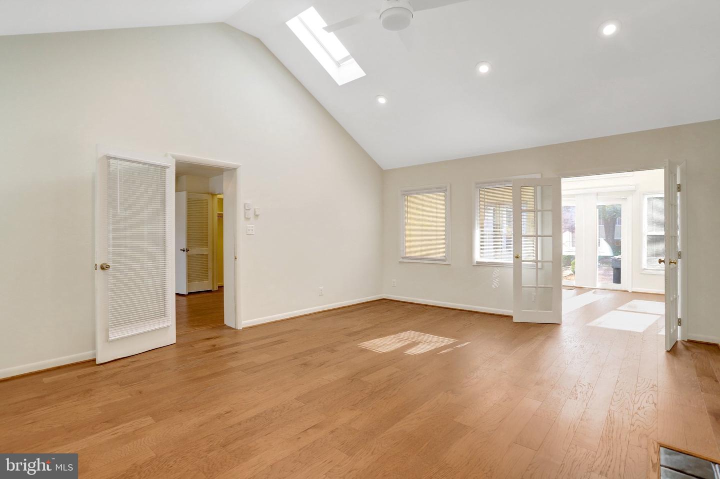 3716 N VERNON ST, ARLINGTON, Virginia 22207, 6 Bedrooms Bedrooms, 12 Rooms Rooms,3 BathroomsBathrooms,Residential,For sale,3716 N VERNON ST,VAAR2067612 MLS # VAAR2067612