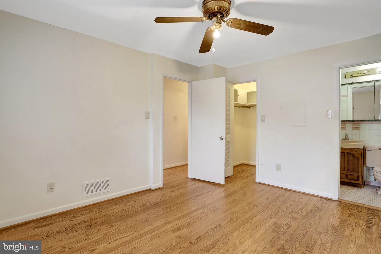 3716 N VERNON ST, ARLINGTON, Virginia 22207, 6 Bedrooms Bedrooms, 12 Rooms Rooms,3 BathroomsBathrooms,Residential,For sale,3716 N VERNON ST,VAAR2067612 MLS # VAAR2067612