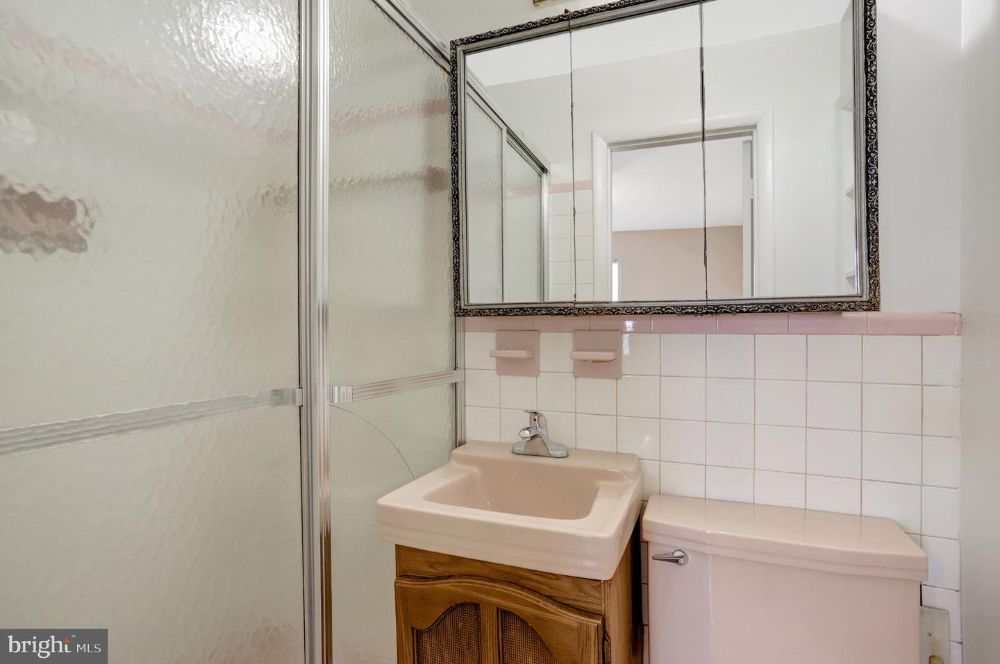 3716 N VERNON ST, ARLINGTON, Virginia 22207, 6 Bedrooms Bedrooms, 12 Rooms Rooms,3 BathroomsBathrooms,Residential,For sale,3716 N VERNON ST,VAAR2067612 MLS # VAAR2067612