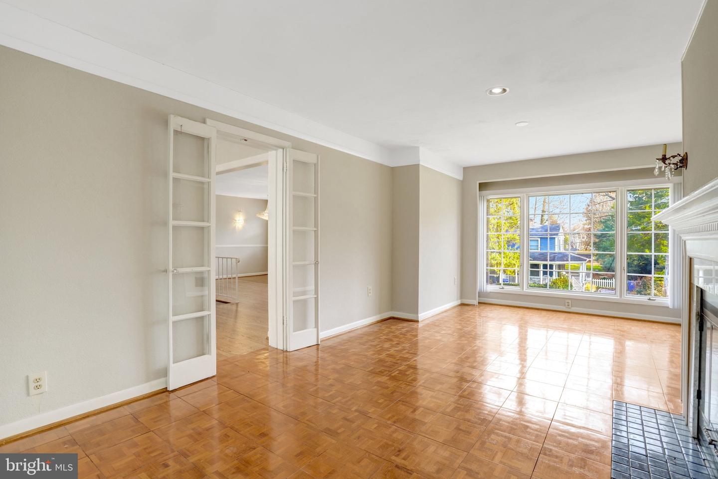 3716 N VERNON ST, ARLINGTON, Virginia 22207, 6 Bedrooms Bedrooms, 12 Rooms Rooms,3 BathroomsBathrooms,Residential,For sale,3716 N VERNON ST,VAAR2067612 MLS # VAAR2067612