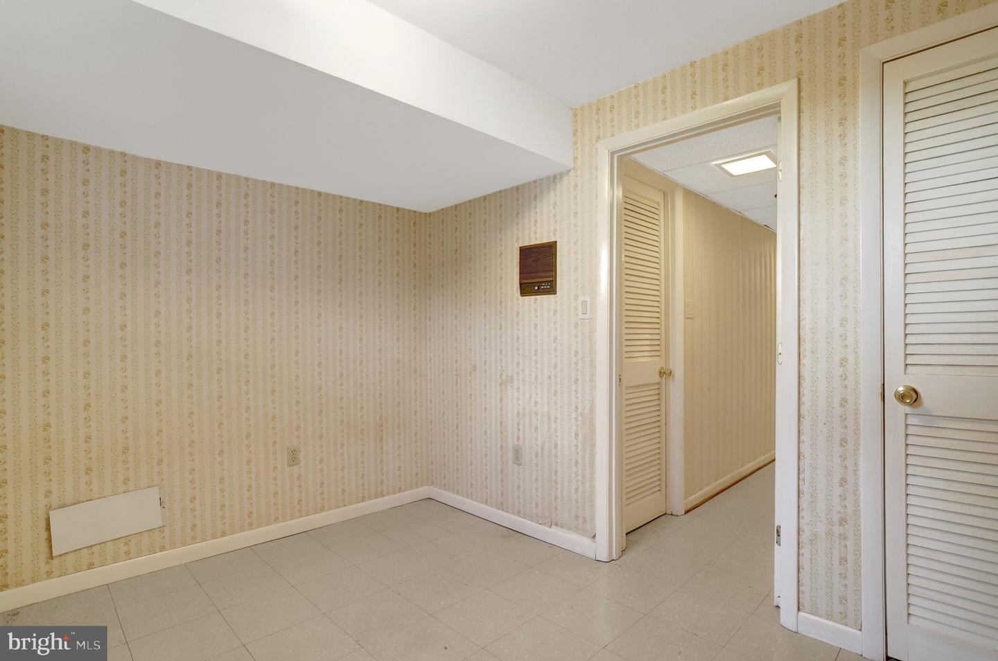 3716 N VERNON ST, ARLINGTON, Virginia 22207, 6 Bedrooms Bedrooms, 12 Rooms Rooms,3 BathroomsBathrooms,Residential,For sale,3716 N VERNON ST,VAAR2067612 MLS # VAAR2067612