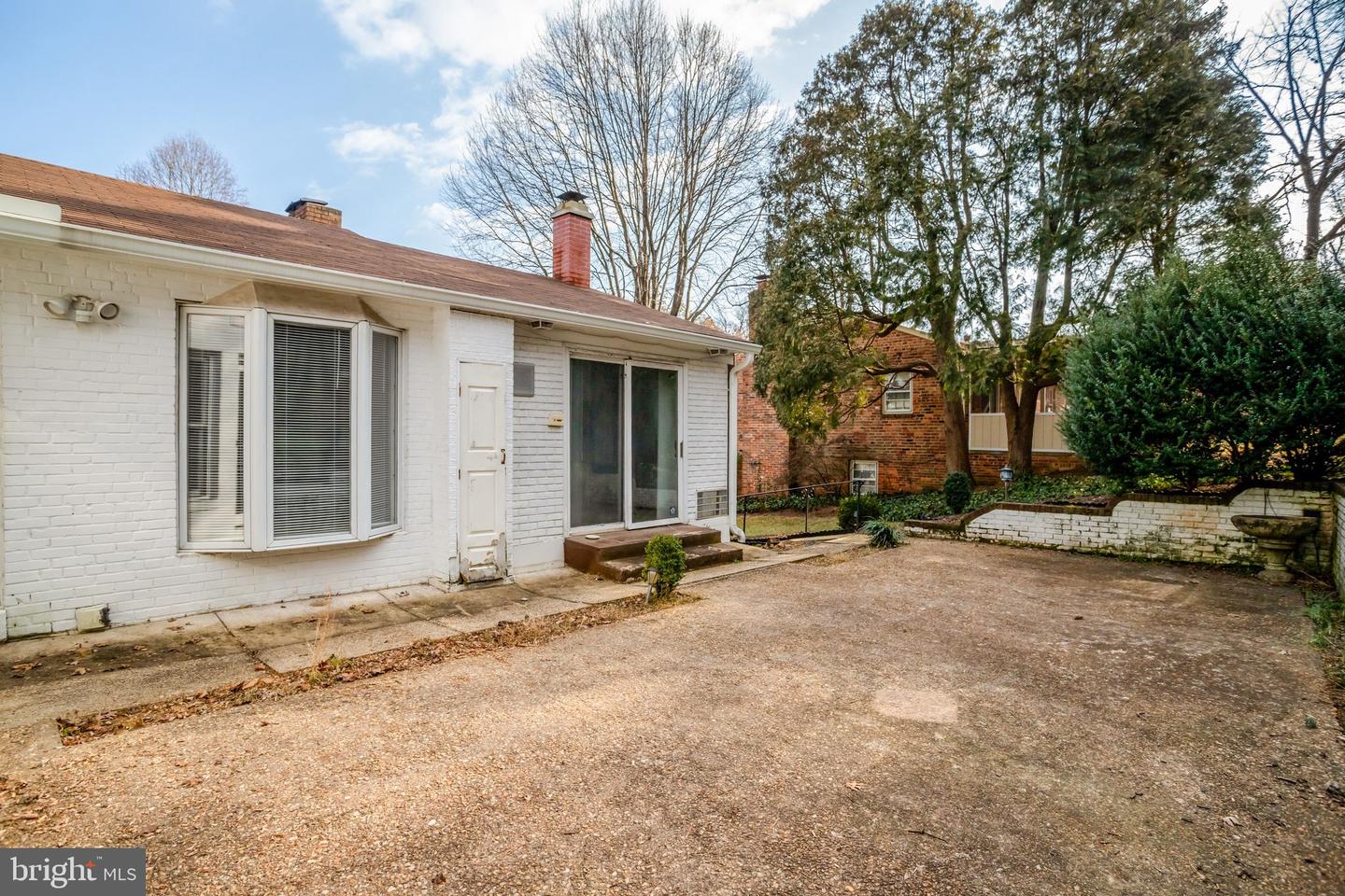 3716 N VERNON ST, ARLINGTON, Virginia 22207, 6 Bedrooms Bedrooms, 12 Rooms Rooms,3 BathroomsBathrooms,Residential,For sale,3716 N VERNON ST,VAAR2067612 MLS # VAAR2067612