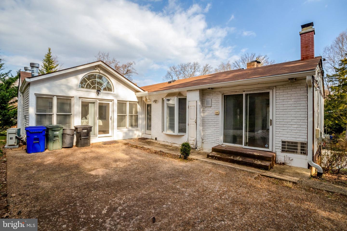 3716 N VERNON ST, ARLINGTON, Virginia 22207, 6 Bedrooms Bedrooms, 12 Rooms Rooms,3 BathroomsBathrooms,Residential,For sale,3716 N VERNON ST,VAAR2067612 MLS # VAAR2067612