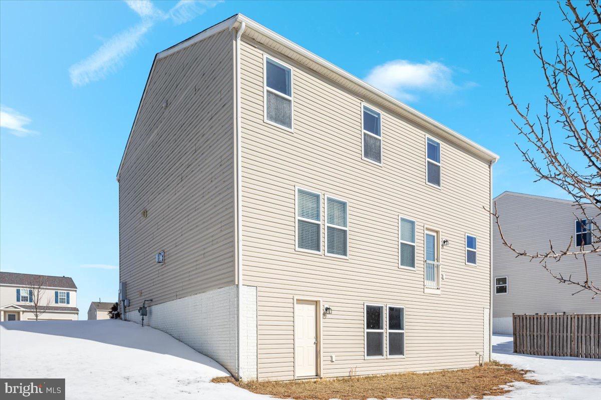 556 GARDEN GATE DR, STEPHENS CITY, Virginia 22655, 4 Bedrooms Bedrooms, 12 Rooms Rooms,3 BathroomsBathrooms,Residential,For sale,556 GARDEN GATE DR,VAFV2038828 MLS # VAFV2038828