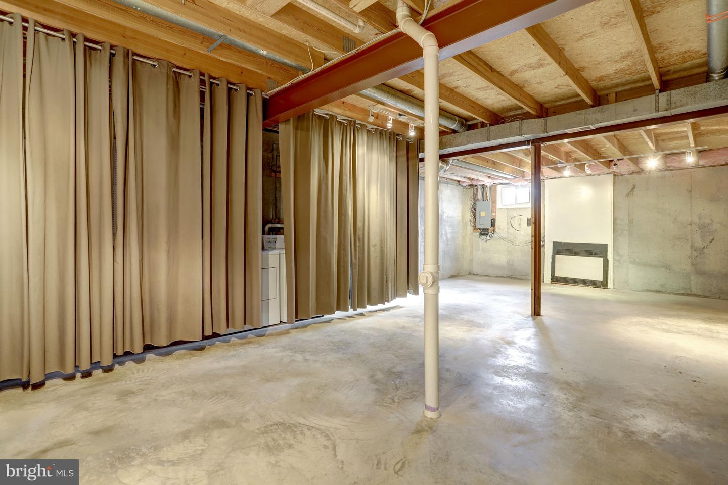 6587 BERMUDA GREEN CT, ALEXANDRIA, Virginia 22312, 3 Bedrooms Bedrooms, ,2 BathroomsBathrooms,Residential,For sale,6587 BERMUDA GREEN CT,VAFX2285300 MLS # VAFX2285300