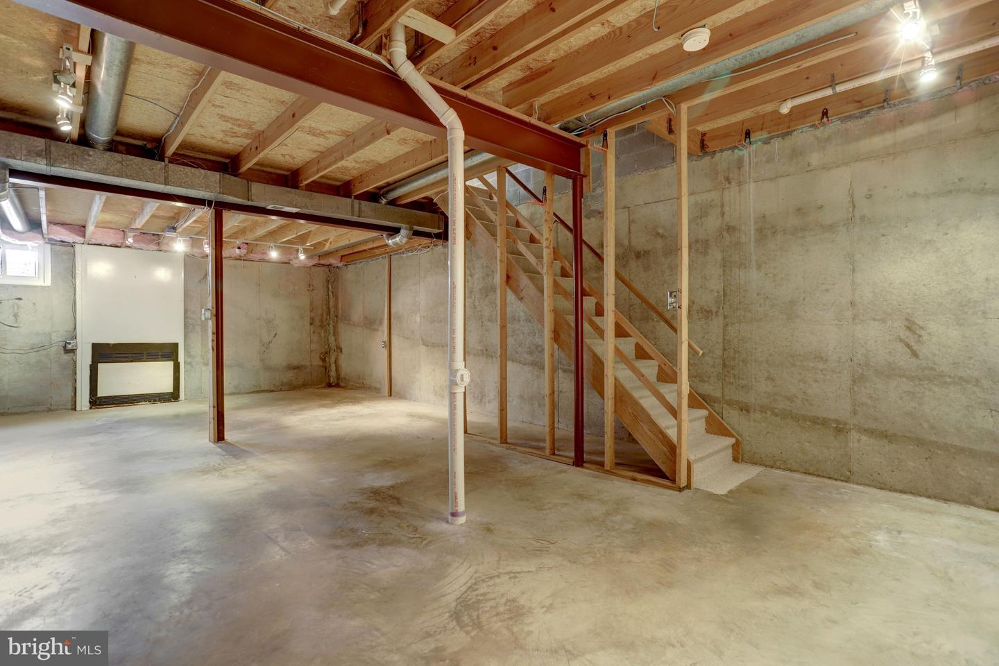 6587 BERMUDA GREEN CT, ALEXANDRIA, Virginia 22312, 3 Bedrooms Bedrooms, ,2 BathroomsBathrooms,Residential,For sale,6587 BERMUDA GREEN CT,VAFX2285300 MLS # VAFX2285300