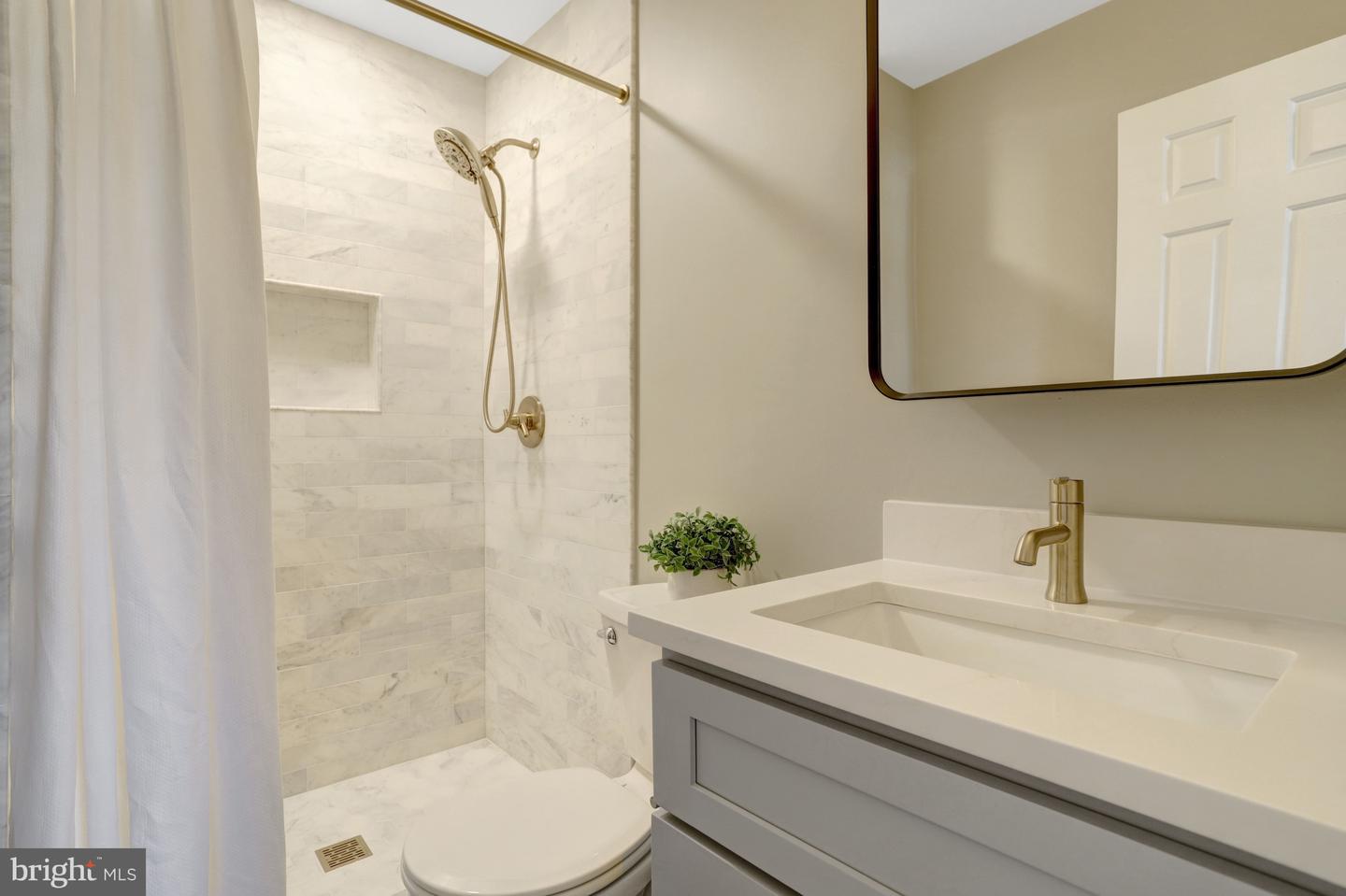 6587 BERMUDA GREEN CT, ALEXANDRIA, Virginia 22312, 3 Bedrooms Bedrooms, ,2 BathroomsBathrooms,Residential,For sale,6587 BERMUDA GREEN CT,VAFX2285300 MLS # VAFX2285300