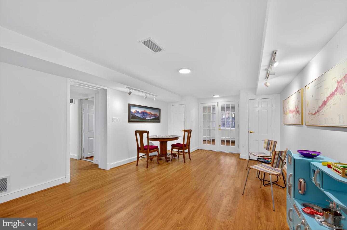 3137 ABERFOYLE PL NW, WASHINGTON, District Of Columbia 20015, 5 Bedrooms Bedrooms, ,4 BathroomsBathrooms,Residential,For sale,3137 ABERFOYLE PL NW,DCDC2240934 MLS # DCDC2240934