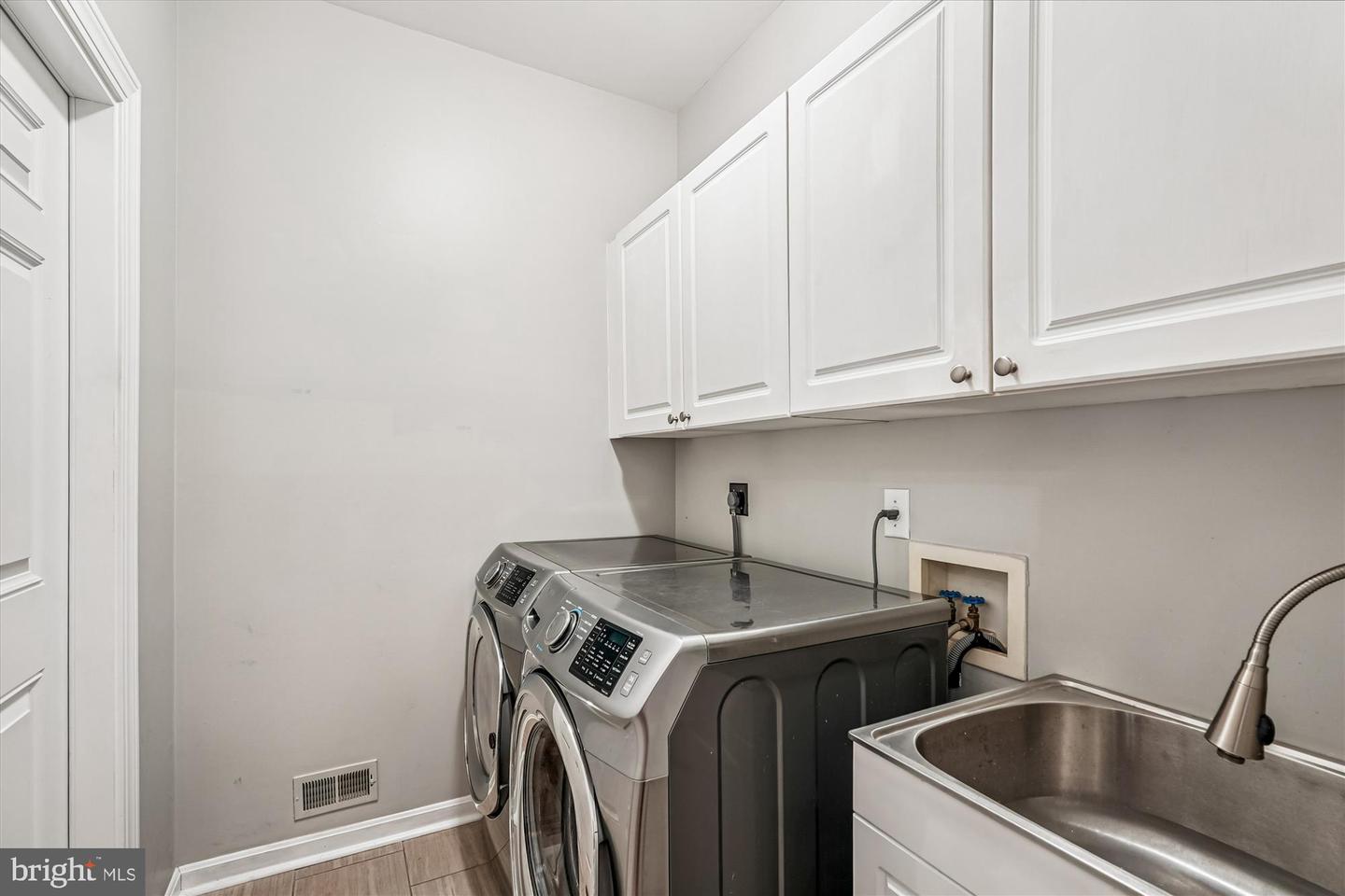 44211 PALLADIAN CT, ASHBURN, Virginia 20147, 5 Bedrooms Bedrooms, ,3 BathroomsBathrooms,Residential,For sale,44211 PALLADIAN CT,VALO2113840 MLS # VALO2113840