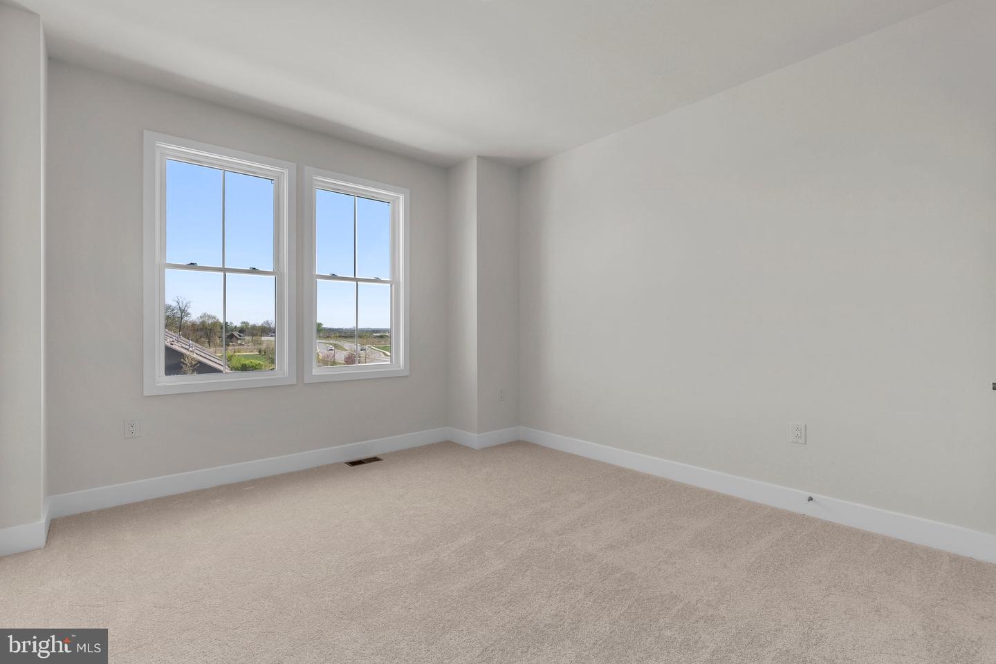 44510 LOWESTOFT SQ #21, ASHBURN, Virginia 20147, 3 Bedrooms Bedrooms, ,2 BathroomsBathrooms,Residential,For sale,44510 LOWESTOFT SQ #21,VALO2113864 MLS # VALO2113864