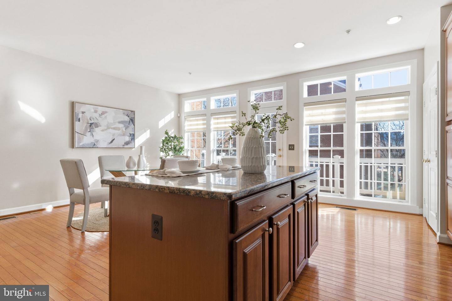 7996 RESERVE WAY, VIENNA, Virginia 22182, 4 Bedrooms Bedrooms, ,3 BathroomsBathrooms,Residential,For sale,7996 RESERVE WAY,VAFX2285462 MLS # VAFX2285462