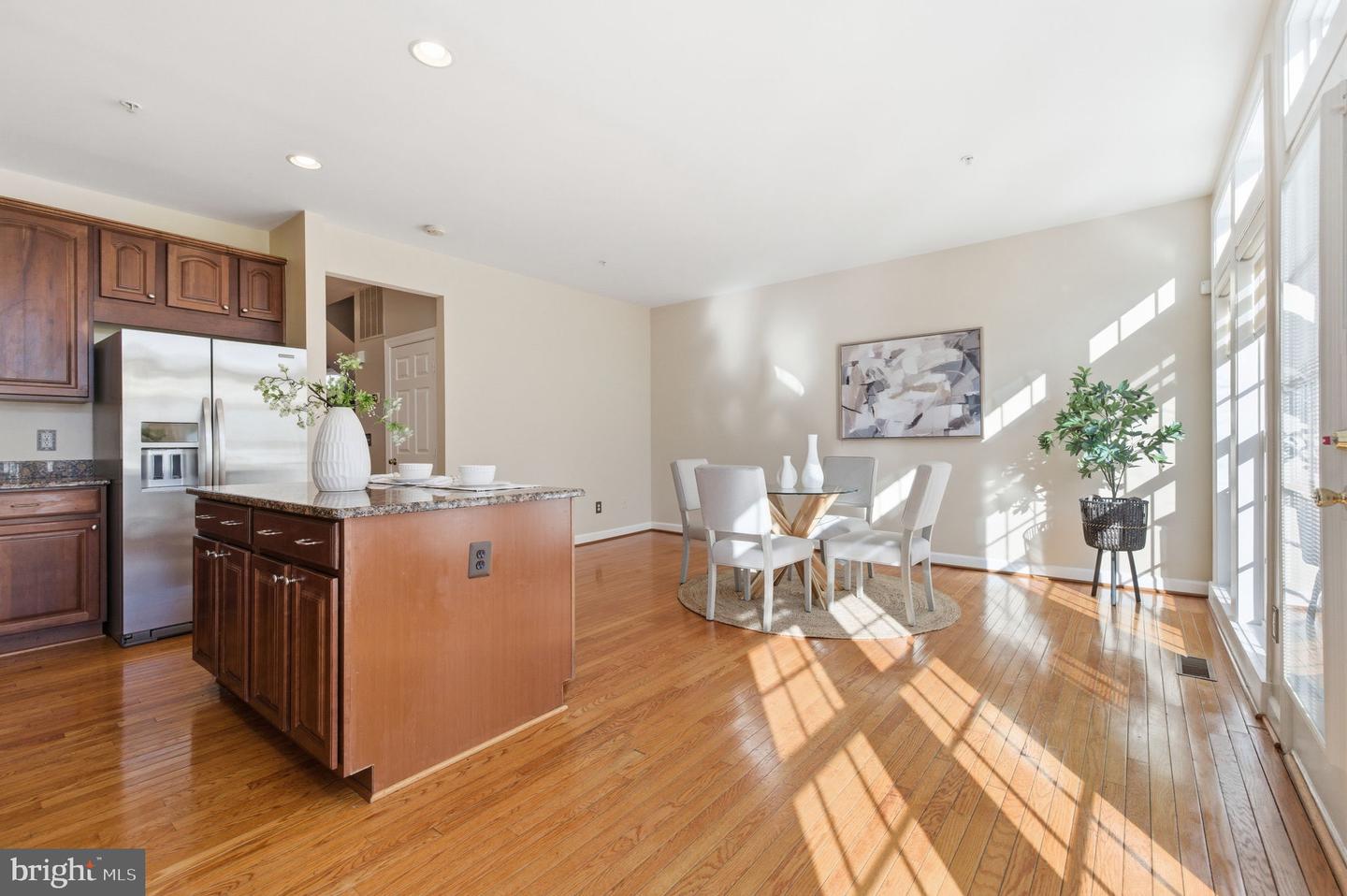 7996 RESERVE WAY, VIENNA, Virginia 22182, 4 Bedrooms Bedrooms, ,3 BathroomsBathrooms,Residential,For sale,7996 RESERVE WAY,VAFX2285462 MLS # VAFX2285462