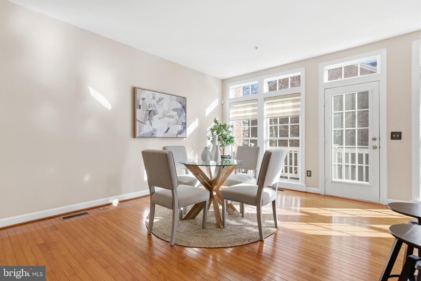 7996 RESERVE WAY, VIENNA, Virginia 22182, 4 Bedrooms Bedrooms, ,3 BathroomsBathrooms,Residential,For sale,7996 RESERVE WAY,VAFX2285462 MLS # VAFX2285462