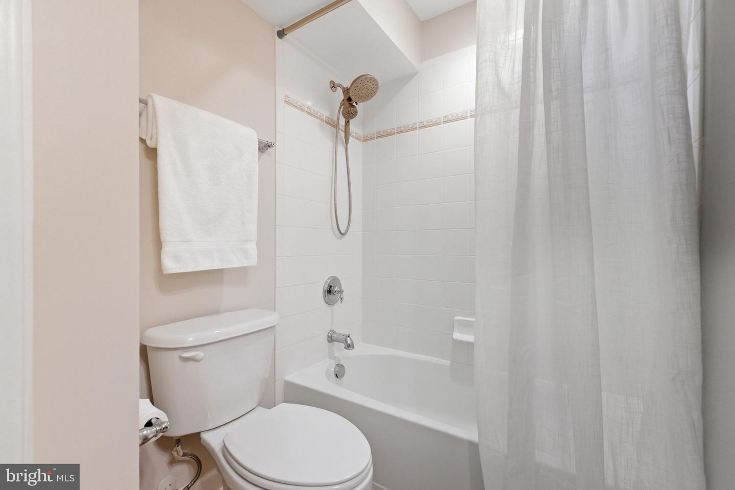 7996 RESERVE WAY, VIENNA, Virginia 22182, 4 Bedrooms Bedrooms, ,3 BathroomsBathrooms,Residential,For sale,7996 RESERVE WAY,VAFX2285462 MLS # VAFX2285462