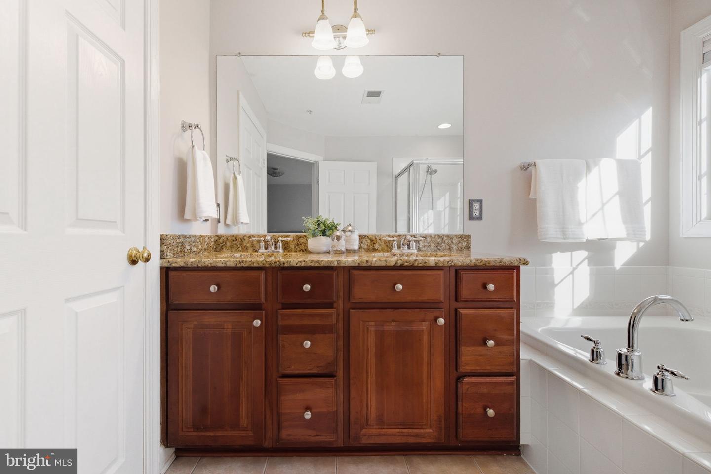 7996 RESERVE WAY, VIENNA, Virginia 22182, 4 Bedrooms Bedrooms, ,3 BathroomsBathrooms,Residential,For sale,7996 RESERVE WAY,VAFX2285462 MLS # VAFX2285462