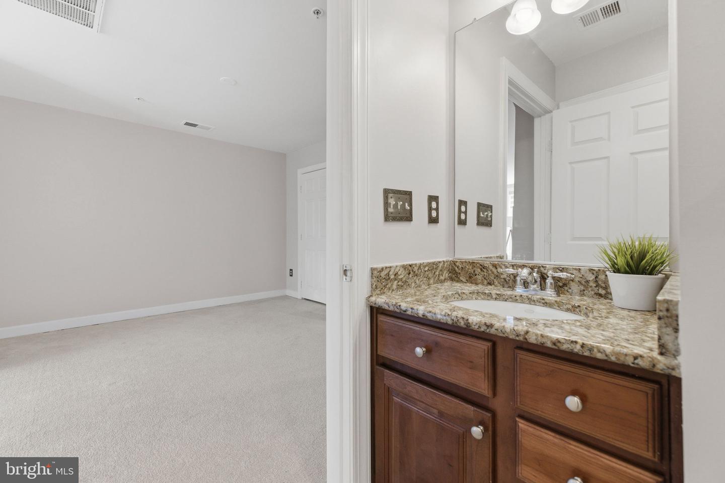 7996 RESERVE WAY, VIENNA, Virginia 22182, 4 Bedrooms Bedrooms, ,3 BathroomsBathrooms,Residential,For sale,7996 RESERVE WAY,VAFX2285462 MLS # VAFX2285462