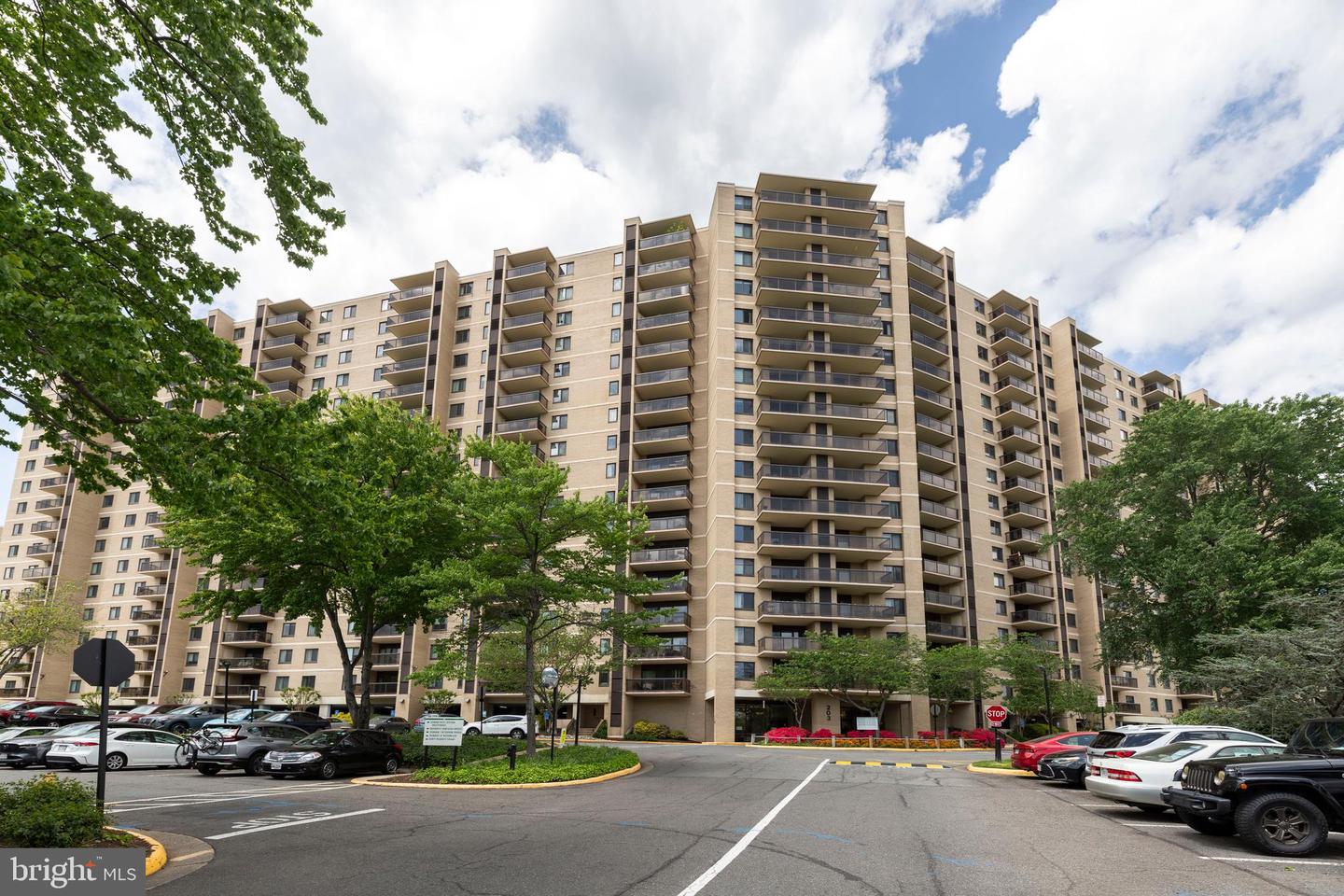203 YOAKUM PKWY #1520, ALEXANDRIA, Virginia 22304, 2 Bedrooms Bedrooms, ,1 BathroomBathrooms,Residential,For sale,203 YOAKUM PKWY #1520,VAAX2053098 MLS # VAAX2053098