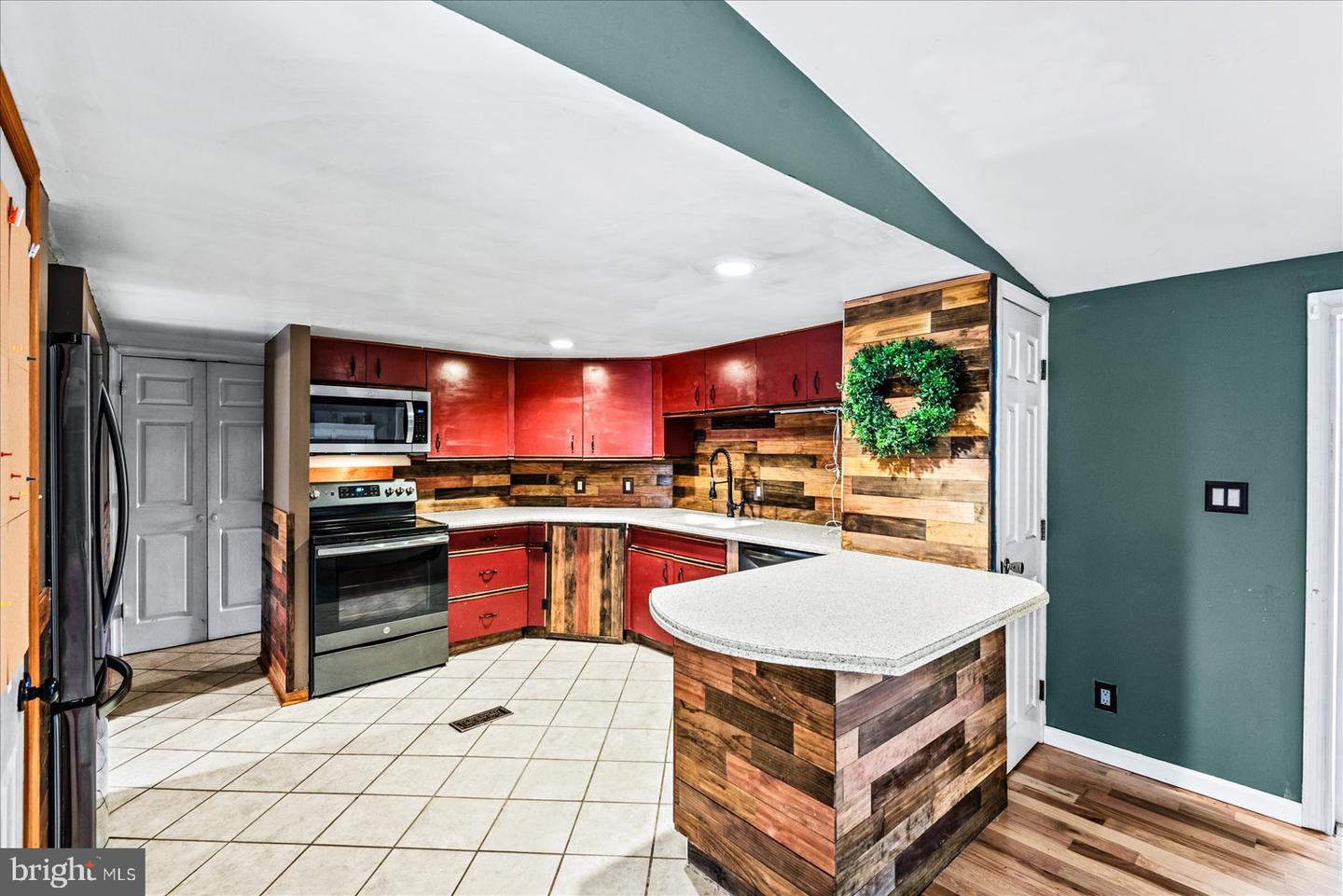 312 TIMBER TRL, SPOTSYLVANIA, Virginia 22551, 3 Bedrooms Bedrooms, ,2 BathroomsBathrooms,Residential,For sale,312 TIMBER TRL,VASP2038616 MLS # VASP2038616