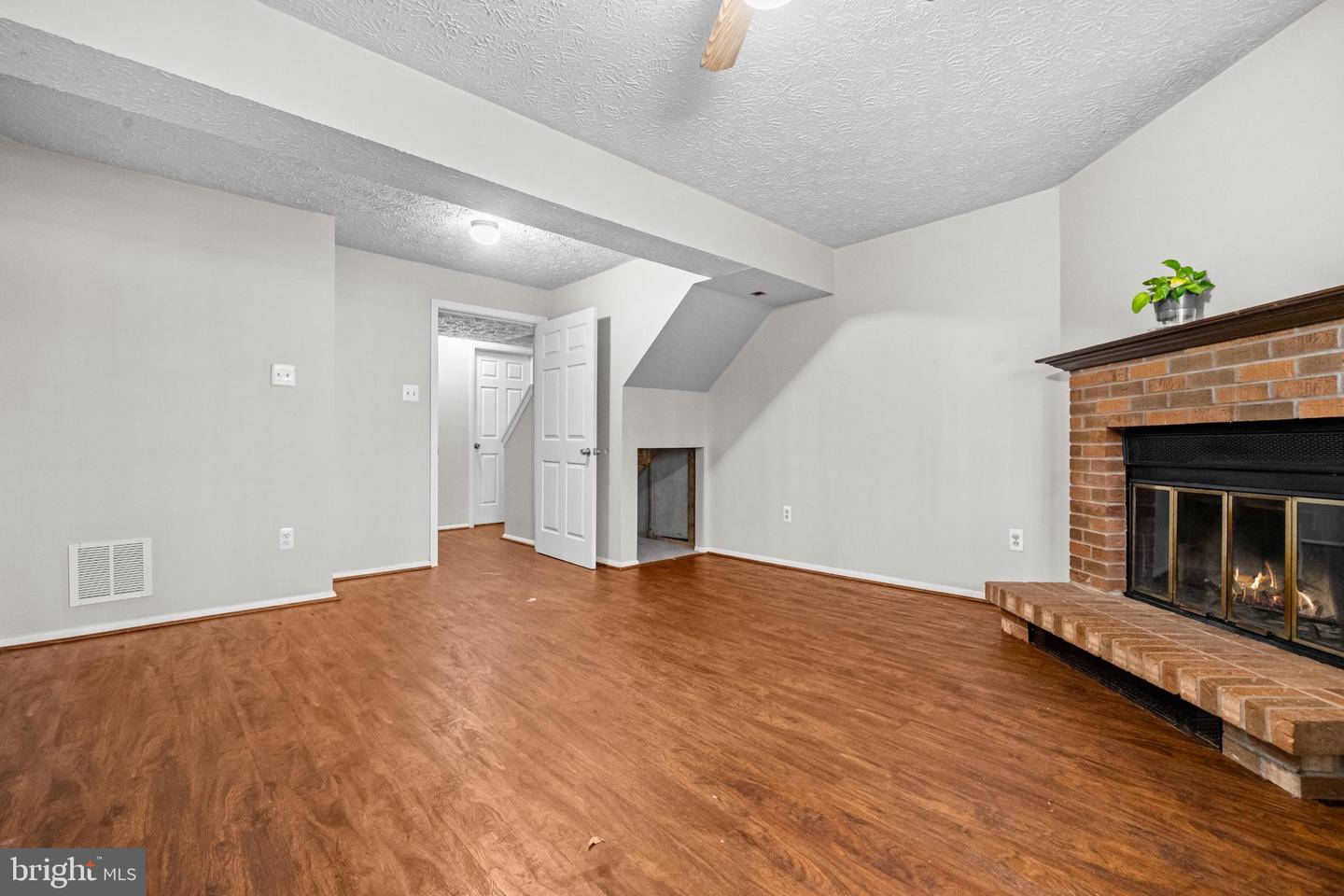 8764 SUSQUEHANNA ST, LORTON, Virginia 22079, 2 Bedrooms Bedrooms, 8 Rooms Rooms,2 BathroomsBathrooms,Residential,For sale,8764 SUSQUEHANNA ST,VAFX2285582 MLS # VAFX2285582