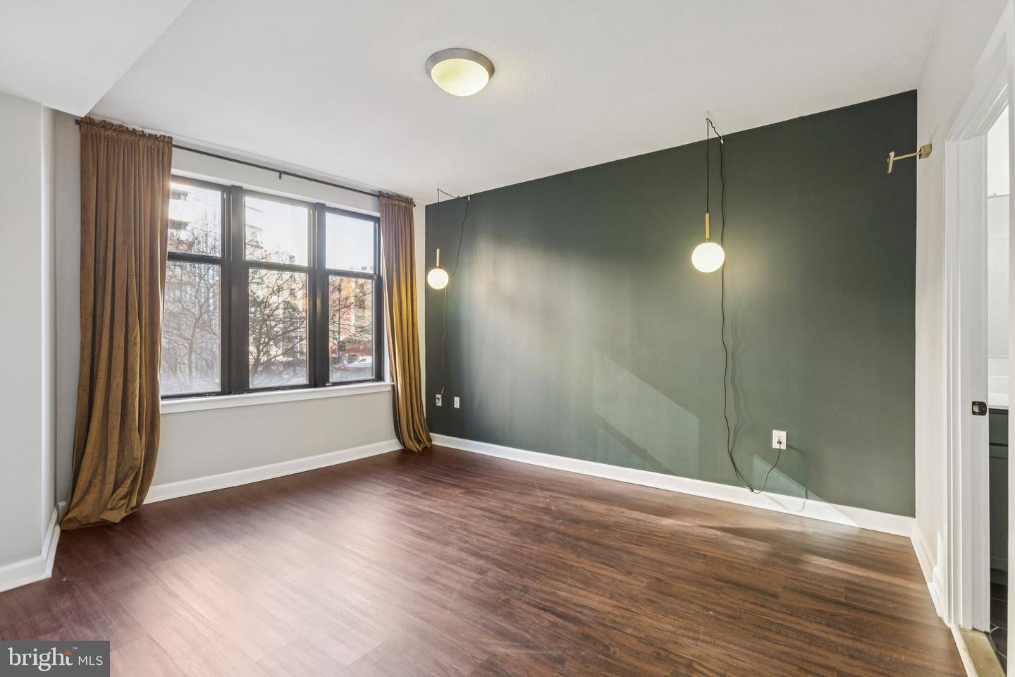 400 MASSACHUSETTS AVE NW #215, WASHINGTON, District Of Columbia 20001, 2 Bedrooms Bedrooms, ,2 BathroomsBathrooms,Residential,For sale,400 MASSACHUSETTS AVE NW #215,DCDC2241254 MLS # DCDC2241254