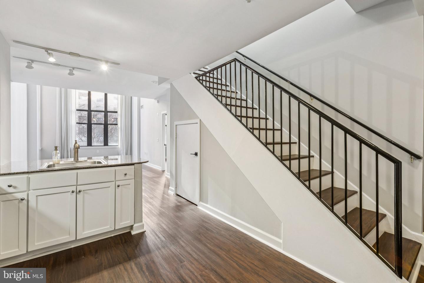 400 MASSACHUSETTS AVE NW #215, WASHINGTON, District Of Columbia 20001, 2 Bedrooms Bedrooms, ,2 BathroomsBathrooms,Residential,For sale,400 MASSACHUSETTS AVE NW #215,DCDC2241254 MLS # DCDC2241254