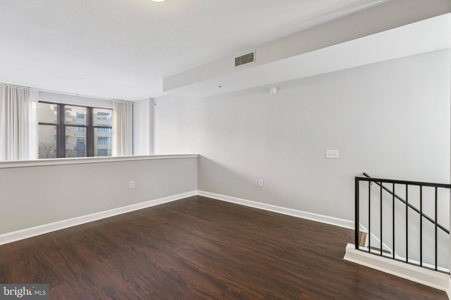 400 MASSACHUSETTS AVE NW #215, WASHINGTON, District Of Columbia 20001, 2 Bedrooms Bedrooms, ,2 BathroomsBathrooms,Residential,For sale,400 MASSACHUSETTS AVE NW #215,DCDC2241254 MLS # DCDC2241254