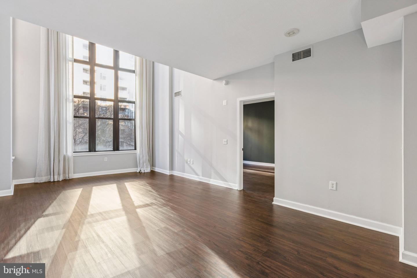 400 MASSACHUSETTS AVE NW #215, WASHINGTON, District Of Columbia 20001, 2 Bedrooms Bedrooms, ,2 BathroomsBathrooms,Residential,For sale,400 MASSACHUSETTS AVE NW #215,DCDC2241254 MLS # DCDC2241254