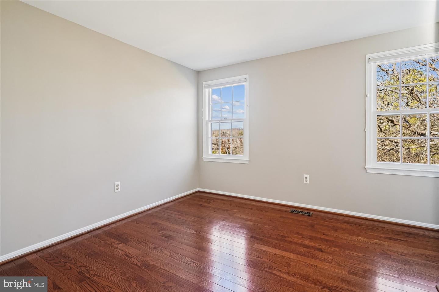 12179 QUEENS BRIGADE DR, FAIRFAX, Virginia 22030, 4 Bedrooms Bedrooms, ,2 BathroomsBathrooms,Residential,For sale,12179 QUEENS BRIGADE DR,VAFX2285650 MLS # VAFX2285650