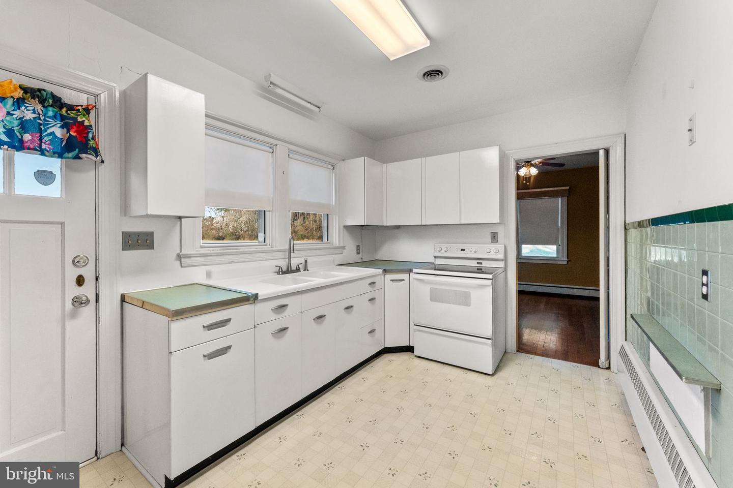 501 ESSEX ST, TAPPAHANNOCK, Virginia 22560, 3 Bedrooms Bedrooms, 5 Rooms Rooms,1 BathroomBathrooms,Residential,For sale,501 ESSEX ST,VAES2002106 MLS # VAES2002106