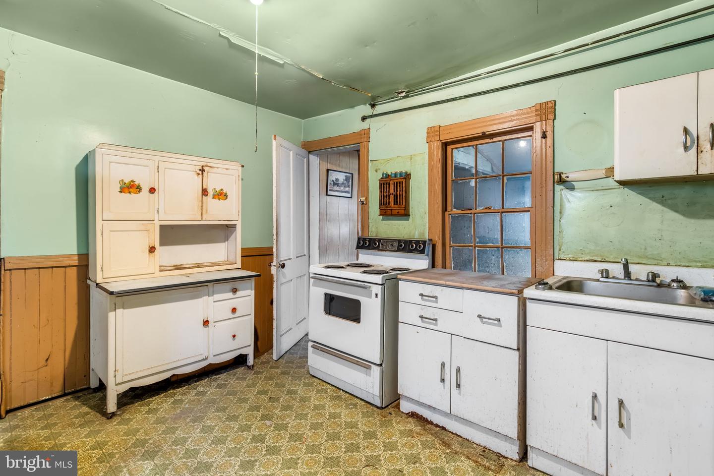 169 E MAIN ST, ORANGE, Virginia 22960, 2 Bedrooms Bedrooms, ,1 BathroomBathrooms,Residential,For sale,169 E MAIN ST,VAOR2013132 MLS # VAOR2013132