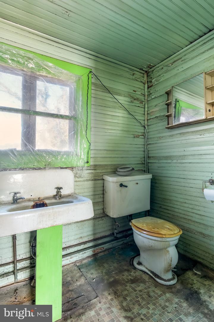 169 E MAIN ST, ORANGE, Virginia 22960, 2 Bedrooms Bedrooms, ,1 BathroomBathrooms,Residential,For sale,169 E MAIN ST,VAOR2013132 MLS # VAOR2013132