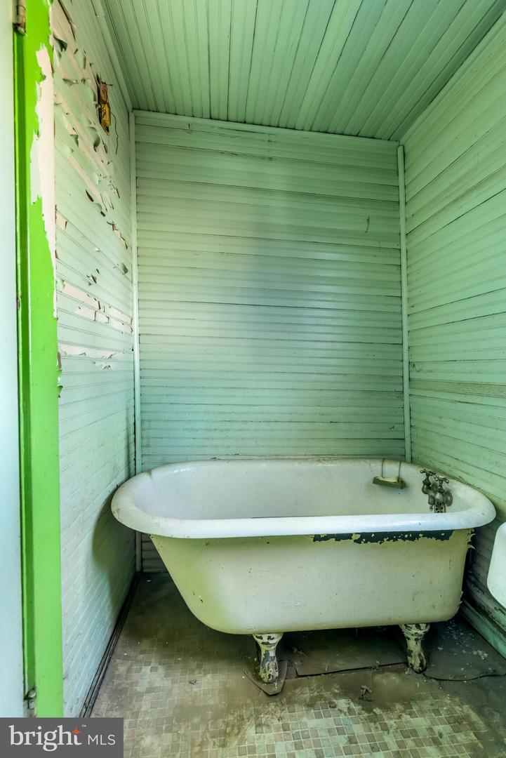 169 E MAIN ST, ORANGE, Virginia 22960, 2 Bedrooms Bedrooms, ,1 BathroomBathrooms,Residential,For sale,169 E MAIN ST,VAOR2013132 MLS # VAOR2013132