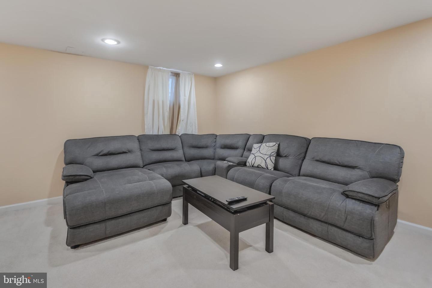 2089 MAYFLOWER DR, WOODBRIDGE, Virginia 22192, 3 Bedrooms Bedrooms, ,1 BathroomBathrooms,Residential,For sale,2089 MAYFLOWER DR,VAPW2110634 MLS # VAPW2110634