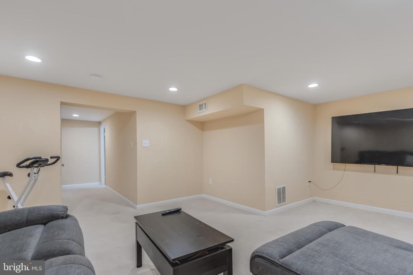 2089 MAYFLOWER DR, WOODBRIDGE, Virginia 22192, 3 Bedrooms Bedrooms, ,1 BathroomBathrooms,Residential,For sale,2089 MAYFLOWER DR,VAPW2110634 MLS # VAPW2110634