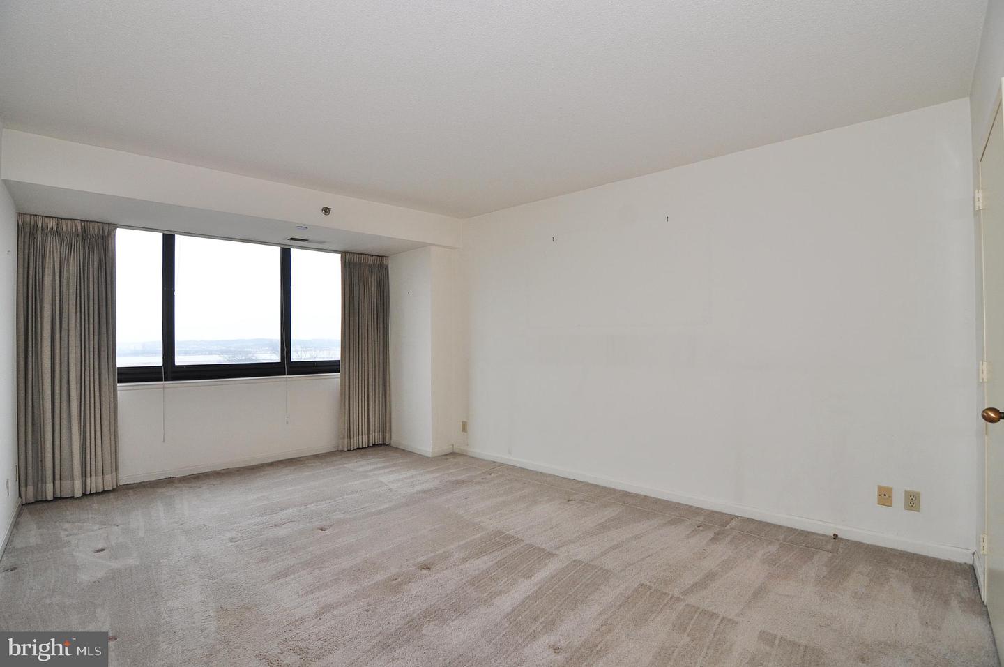 1805 CRYSTAL DR #907S, ARLINGTON, Virginia 22202, 2 Bedrooms Bedrooms, ,2 BathroomsBathrooms,Residential,For sale,1805 CRYSTAL DR #907S,VAAR2067806 MLS # VAAR2067806