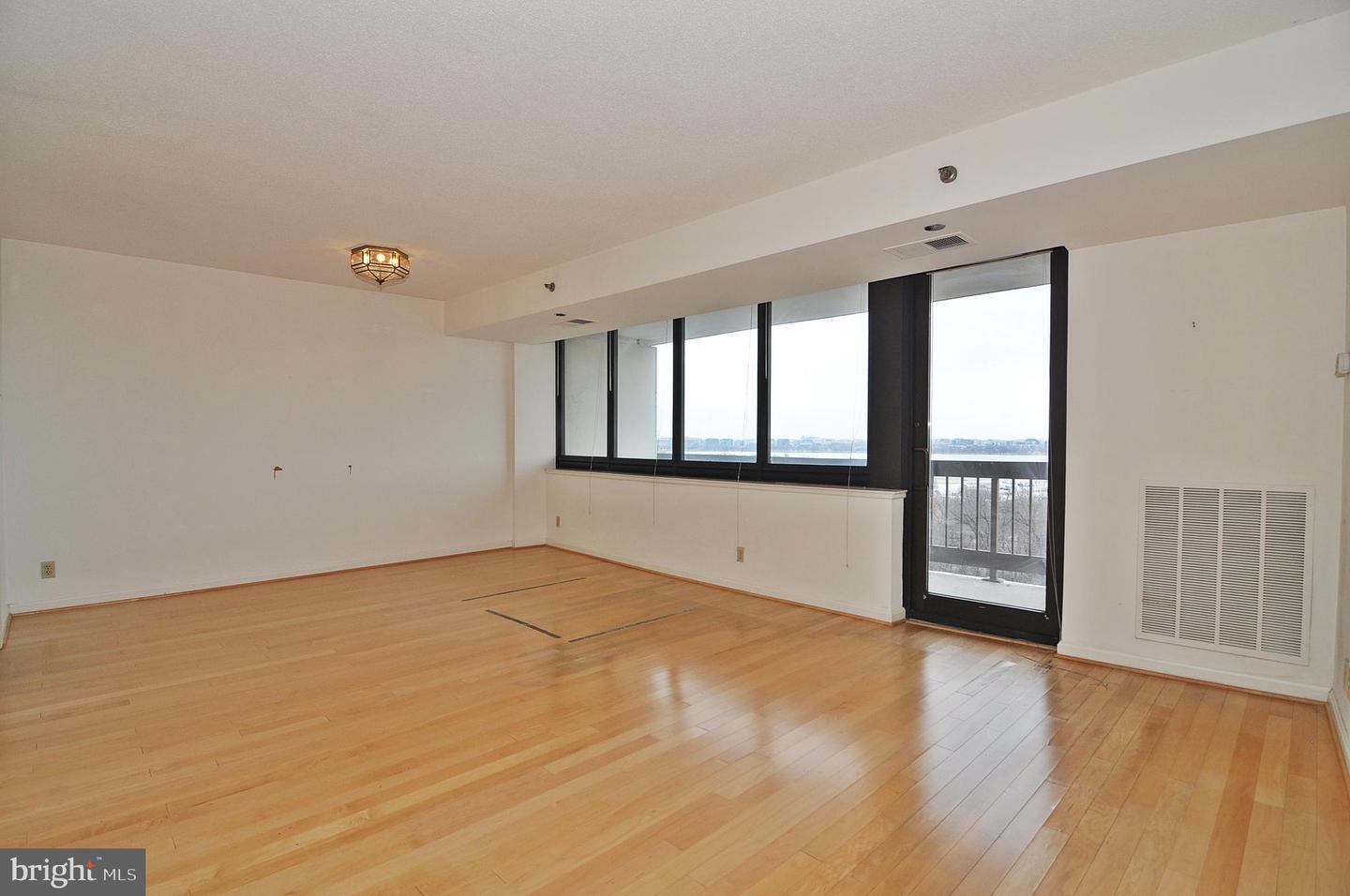 1805 CRYSTAL DR #907S, ARLINGTON, Virginia 22202, 2 Bedrooms Bedrooms, ,2 BathroomsBathrooms,Residential,For sale,1805 CRYSTAL DR #907S,VAAR2067806 MLS # VAAR2067806