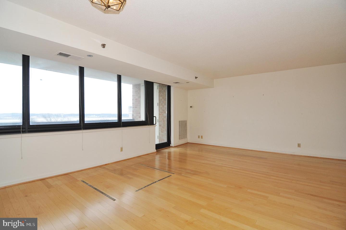 1805 CRYSTAL DR #907S, ARLINGTON, Virginia 22202, 2 Bedrooms Bedrooms, ,2 BathroomsBathrooms,Residential,For sale,1805 CRYSTAL DR #907S,VAAR2067806 MLS # VAAR2067806