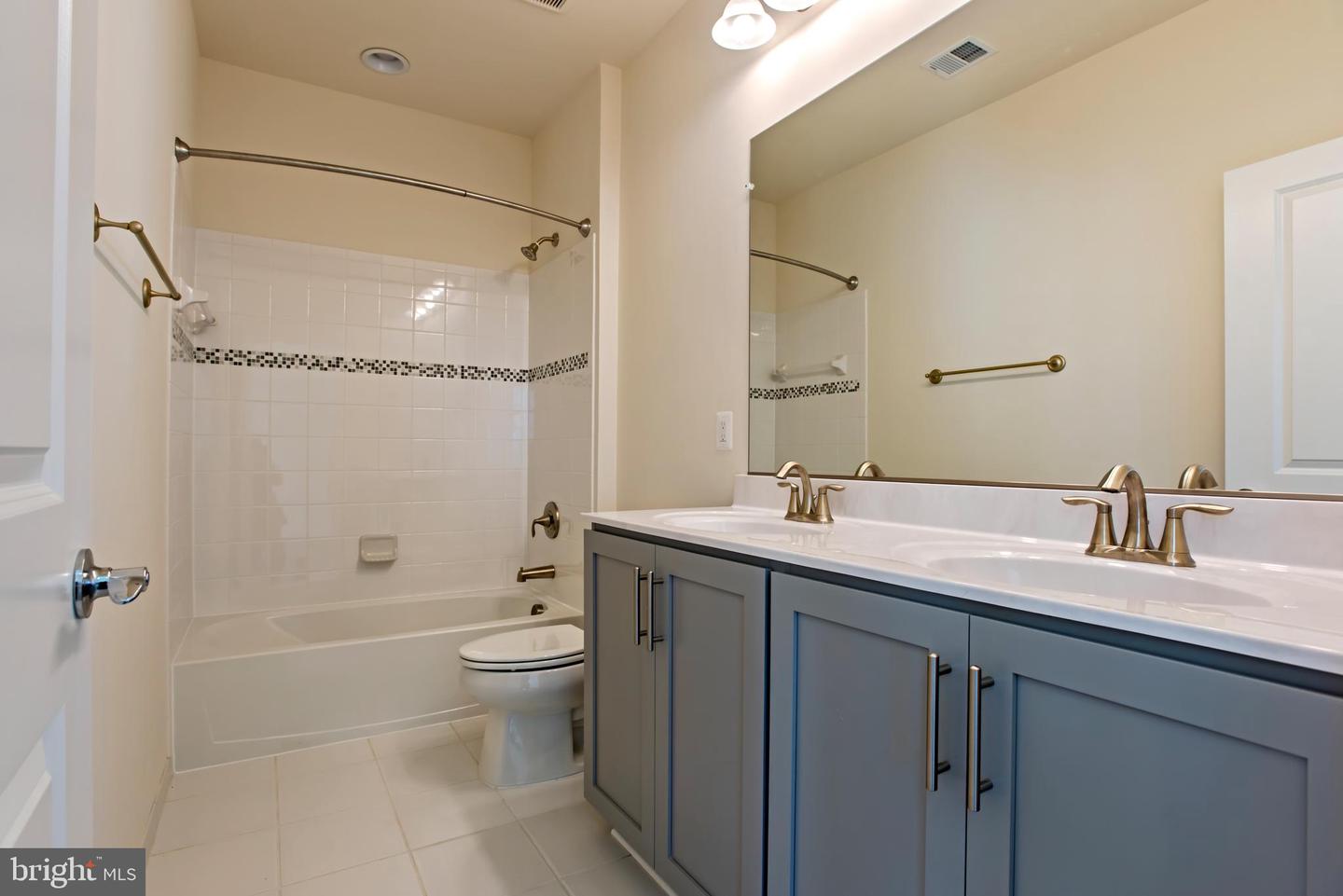 8753 SOUTHERN OAKS PL, LORTON, Virginia 22079, 5 Bedrooms Bedrooms, ,3 BathroomsBathrooms,Residential,For sale,8753 SOUTHERN OAKS PL,VAFX2285972 MLS # VAFX2285972