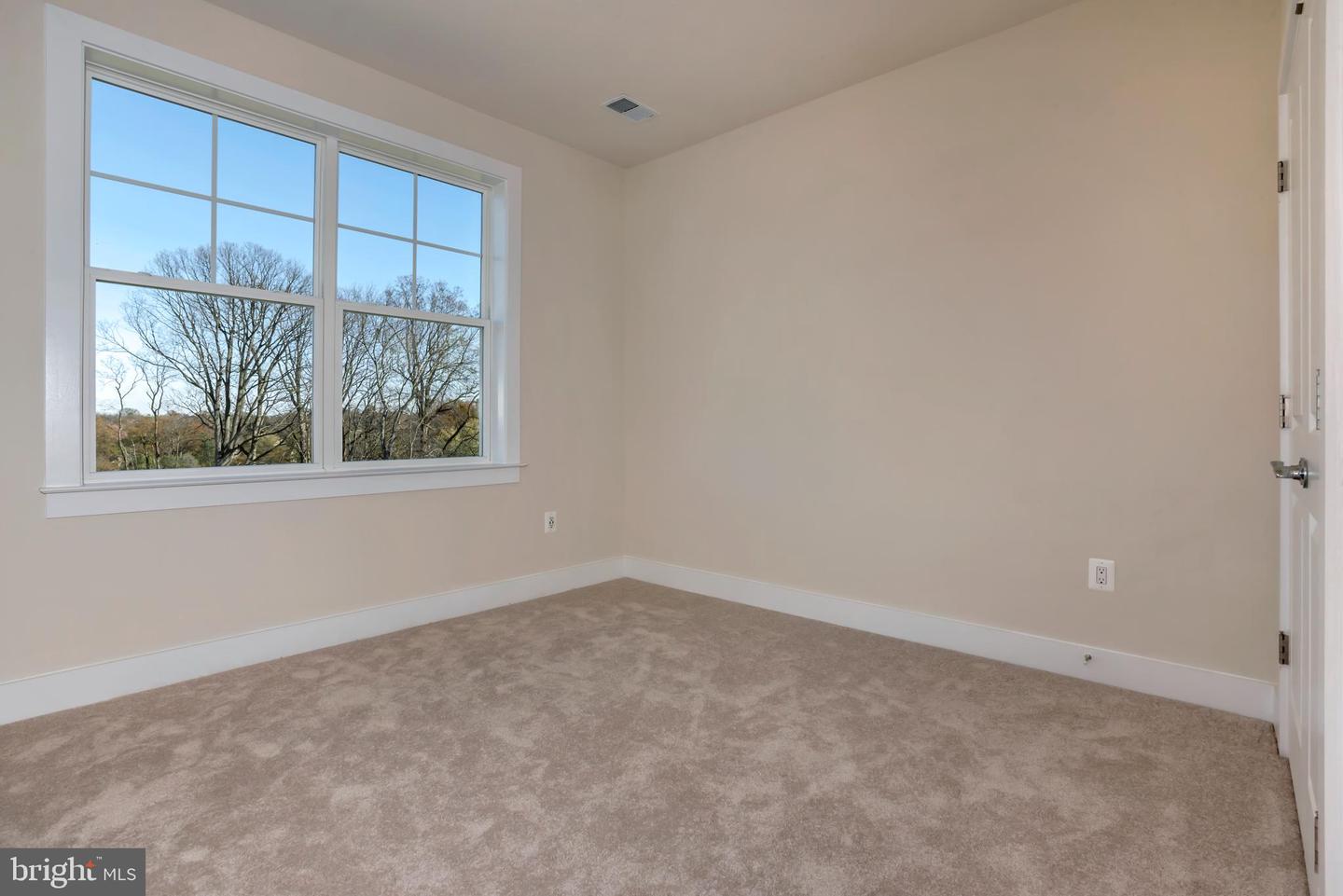 8753 SOUTHERN OAKS PL, LORTON, Virginia 22079, 5 Bedrooms Bedrooms, ,3 BathroomsBathrooms,Residential,For sale,8753 SOUTHERN OAKS PL,VAFX2285972 MLS # VAFX2285972