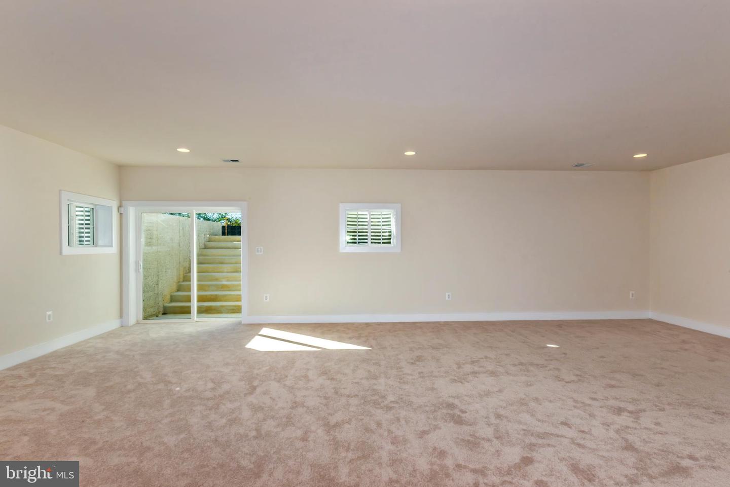 8753 SOUTHERN OAKS PL, LORTON, Virginia 22079, 5 Bedrooms Bedrooms, ,3 BathroomsBathrooms,Residential,For sale,8753 SOUTHERN OAKS PL,VAFX2285972 MLS # VAFX2285972