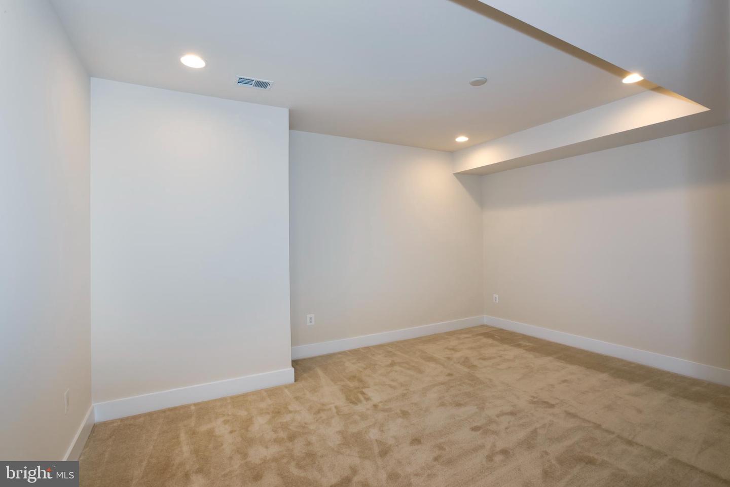 8753 SOUTHERN OAKS PL, LORTON, Virginia 22079, 5 Bedrooms Bedrooms, ,3 BathroomsBathrooms,Residential,For sale,8753 SOUTHERN OAKS PL,VAFX2285972 MLS # VAFX2285972