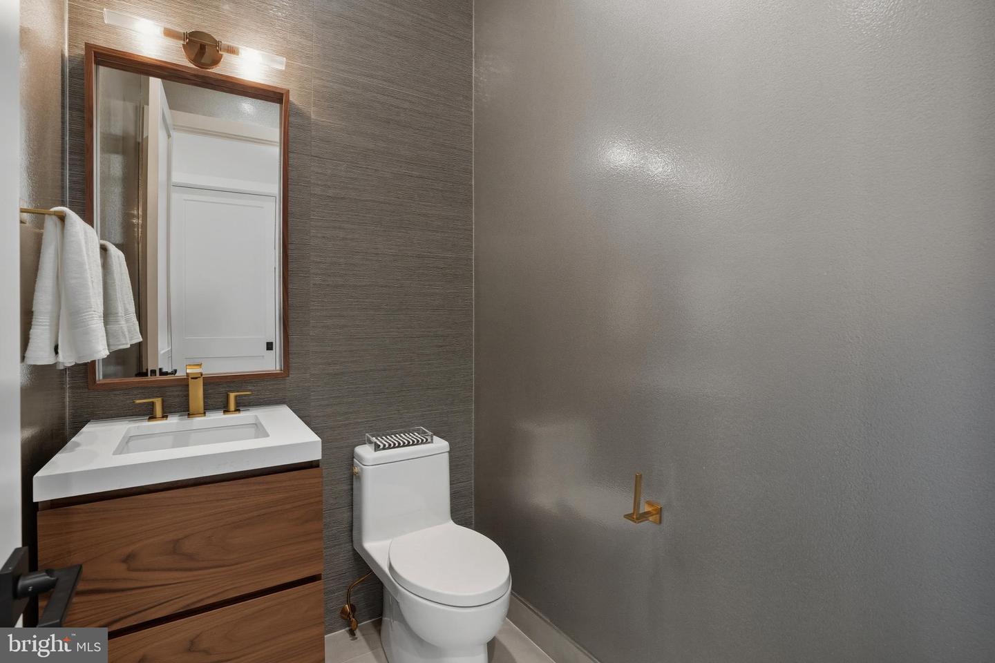 1853 MASSACHUSETTS AVE, MCLEAN, Virginia 22101, 5 Bedrooms Bedrooms, ,5 BathroomsBathrooms,Residential,For sale,1853 MASSACHUSETTS AVE,VAFX2286022 MLS # VAFX2286022