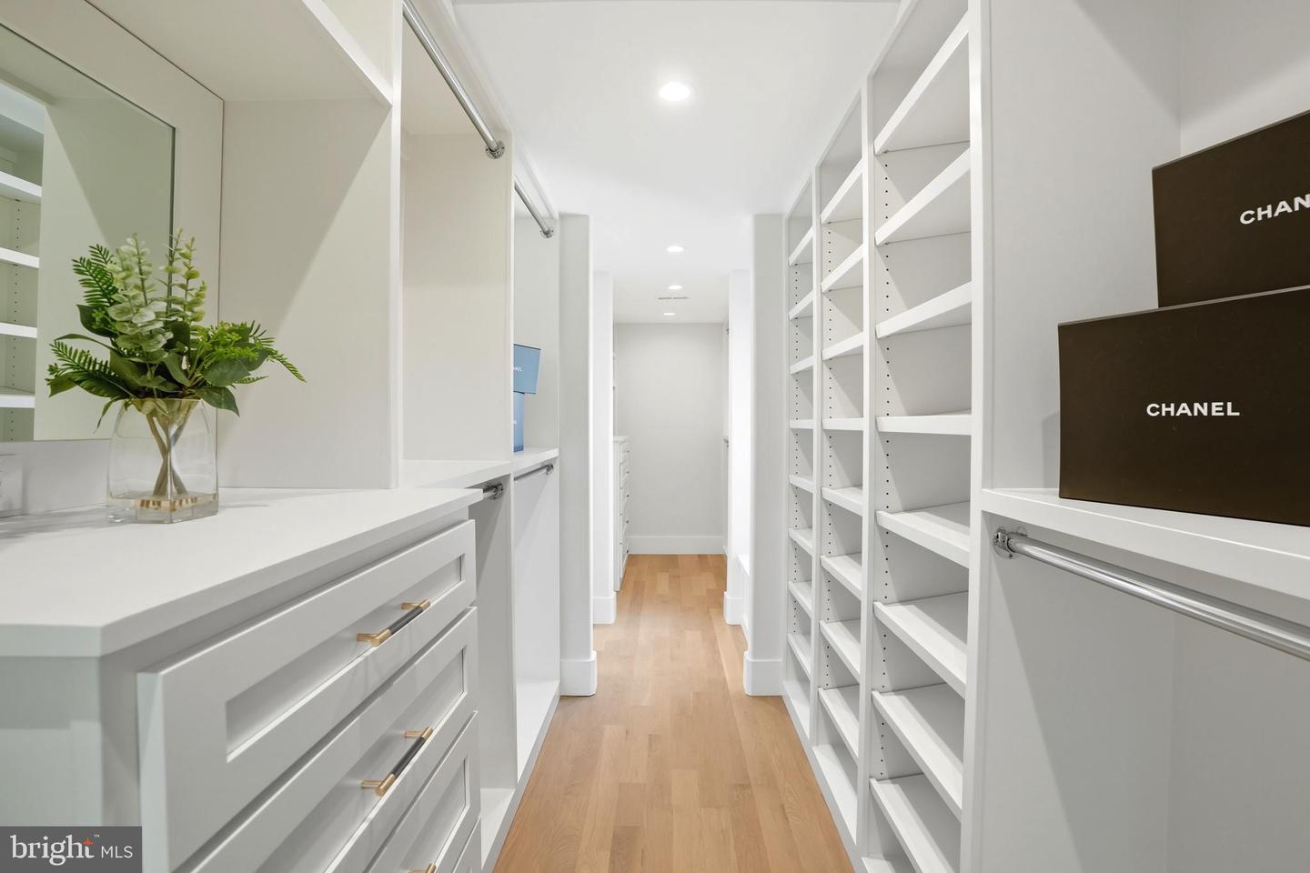 1853 MASSACHUSETTS AVE, MCLEAN, Virginia 22101, 5 Bedrooms Bedrooms, ,5 BathroomsBathrooms,Residential,For sale,1853 MASSACHUSETTS AVE,VAFX2286022 MLS # VAFX2286022