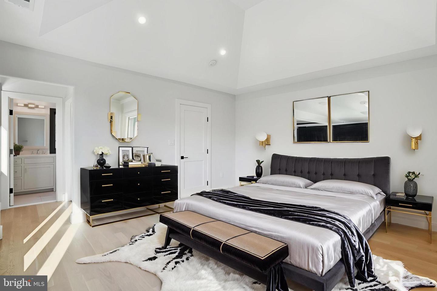 1853 MASSACHUSETTS AVE, MCLEAN, Virginia 22101, 5 Bedrooms Bedrooms, ,5 BathroomsBathrooms,Residential,For sale,1853 MASSACHUSETTS AVE,VAFX2286022 MLS # VAFX2286022