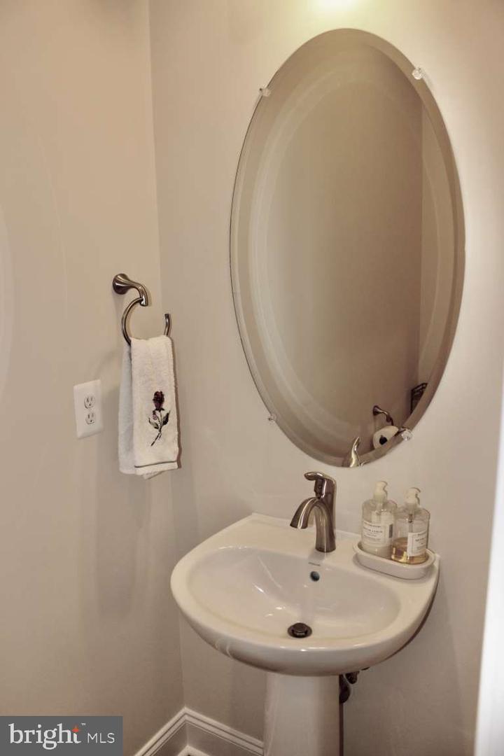 124 PIMPERNEL PL, LAKE FREDERICK, Virginia 22630, 3 Bedrooms Bedrooms, 7 Rooms Rooms,3 BathroomsBathrooms,Residential,For sale,124 PIMPERNEL PL,VAFV2039024 MLS # VAFV2039024