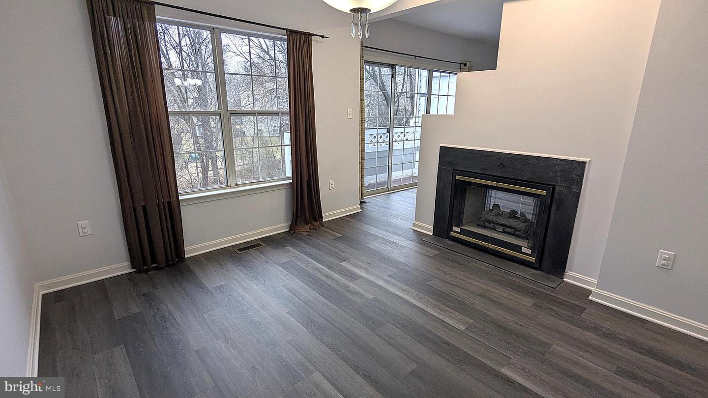 14437 GLENCREST CIR #129, CENTREVILLE, Virginia 20120, 3 Bedrooms Bedrooms, ,2 BathroomsBathrooms,Residential,For sale,14437 GLENCREST CIR #129,VAFX2286042 MLS # VAFX2286042