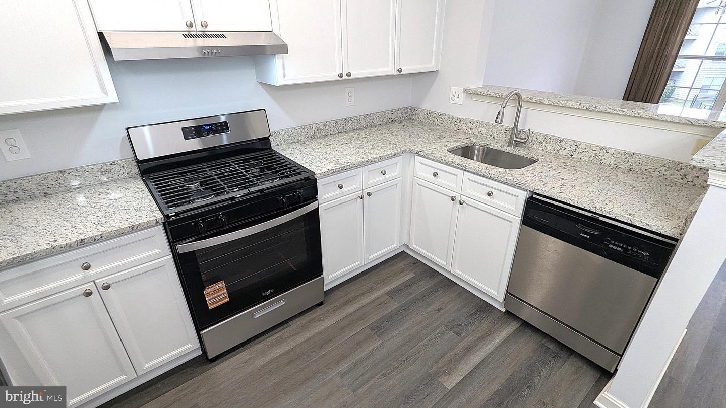 14437 GLENCREST CIR #129, CENTREVILLE, Virginia 20120, 3 Bedrooms Bedrooms, ,2 BathroomsBathrooms,Residential,For sale,14437 GLENCREST CIR #129,VAFX2286042 MLS # VAFX2286042